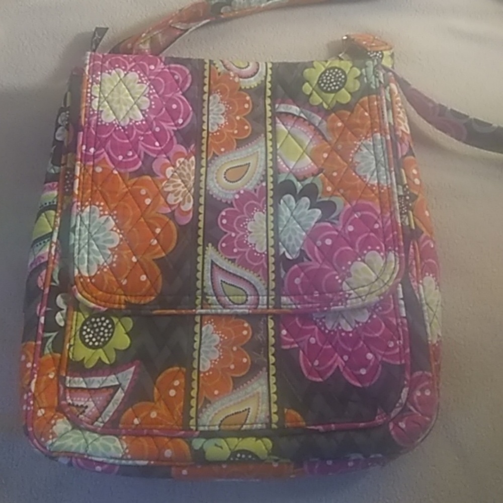 Vera Bradley Ziggy Zinnia Mailbag & Wristlet